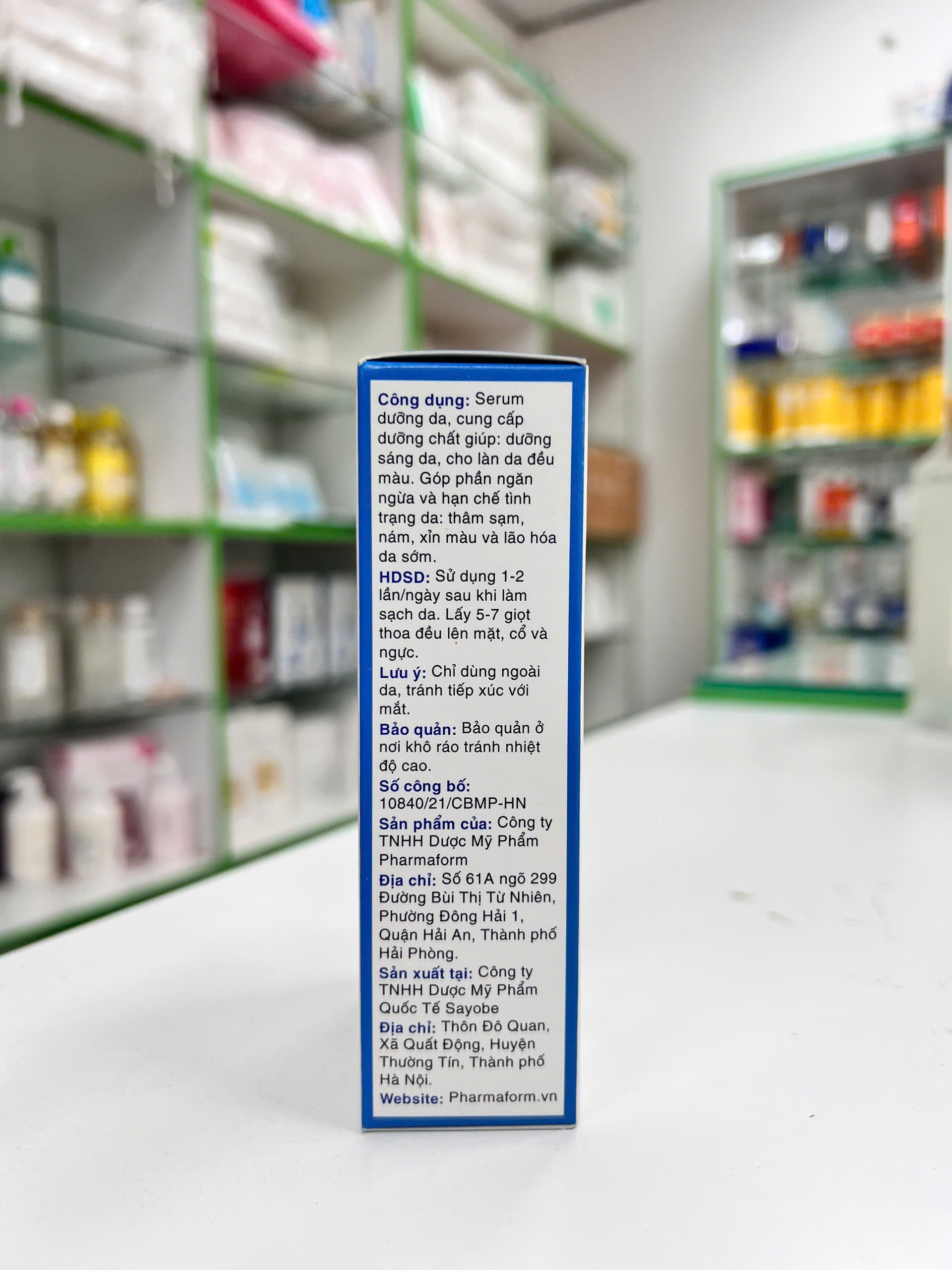 Serum Dưỡng Da Pharmaform Skin Birghtener — bao bì sản phẩm cận cảnh